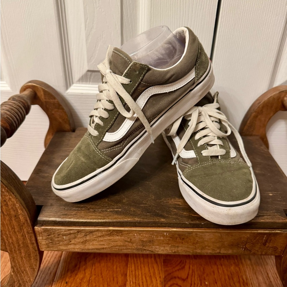 Vans Old Skool Shoe, Olive Green Suede W9 M7.5